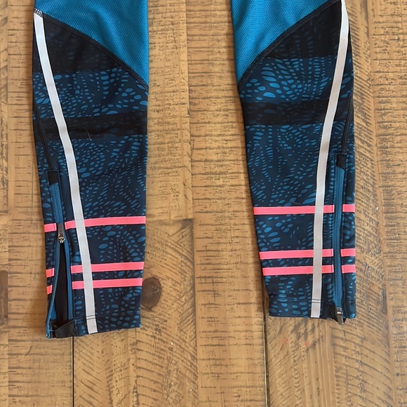 New Balance Leggings w/ Zipper Ankles - Picture 7 of 11